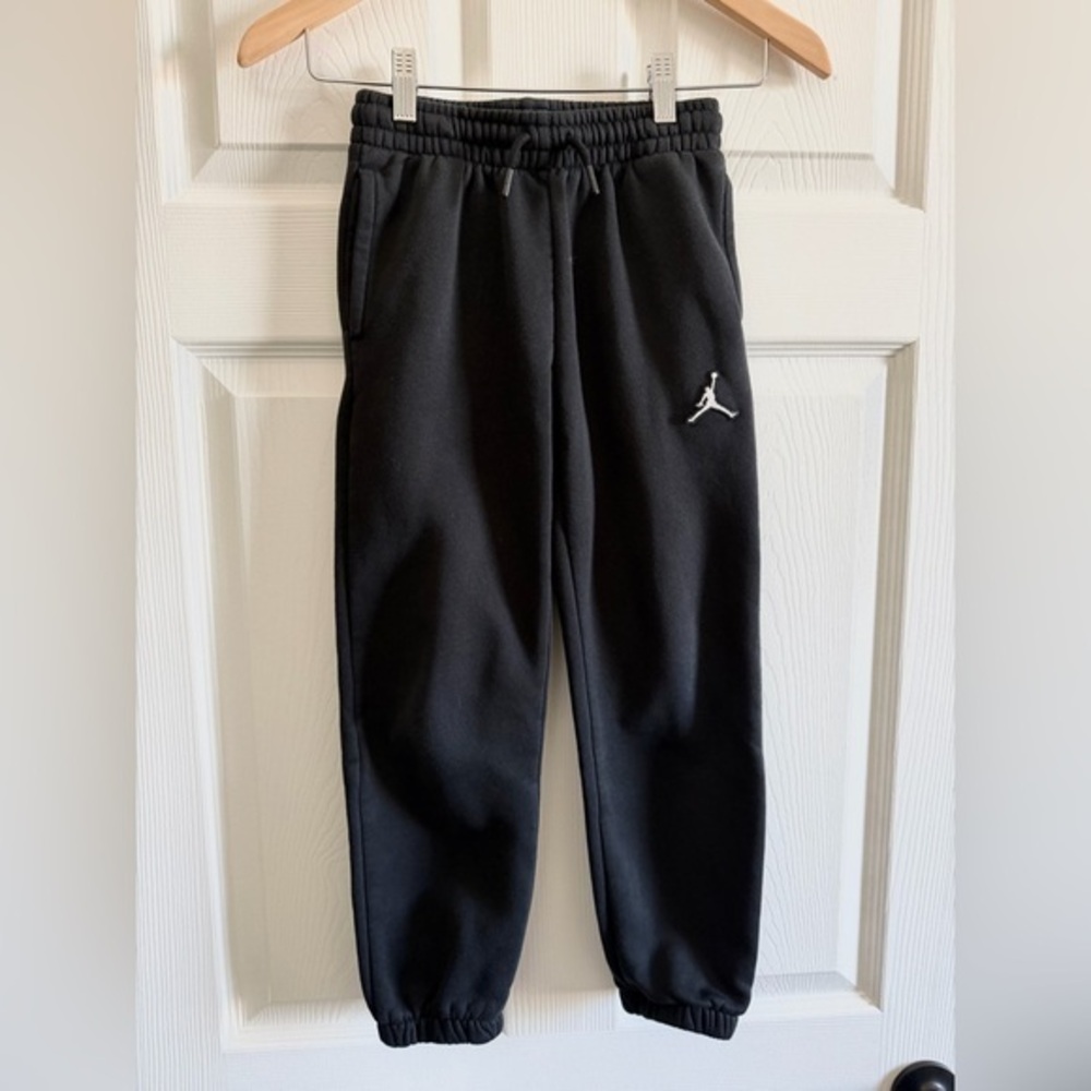 Jordan Kids Black Sweatpants
Size S (8-10)